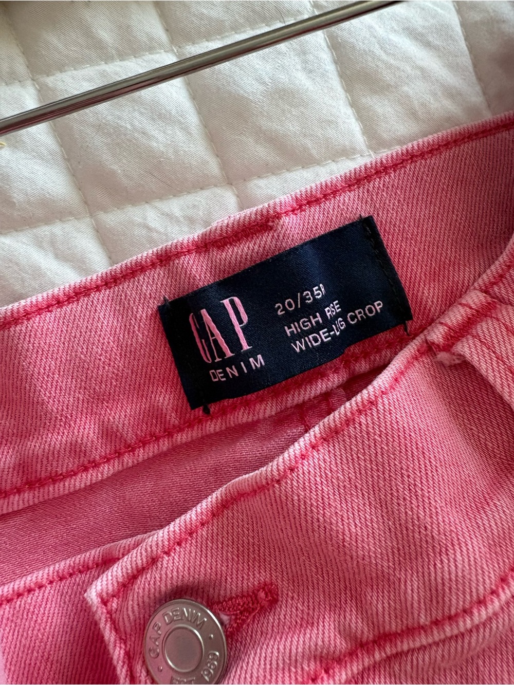 GAP Pink High-Rise Wide-Leg Crop Jeans - Picture 3 of 3